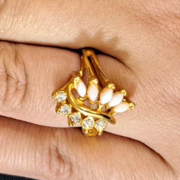 Vintage UNCAS Gold-Plated Ring With White Stones & Rhinestones Size 6.5 - Picture 2 of 6